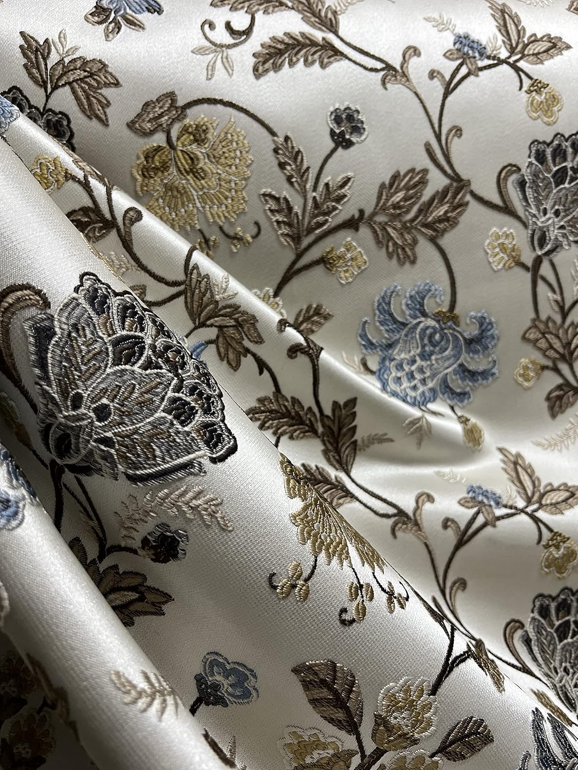 917DlHr5dwL._AC_SL1500_Luxurious Woven Jacquard Floral Design