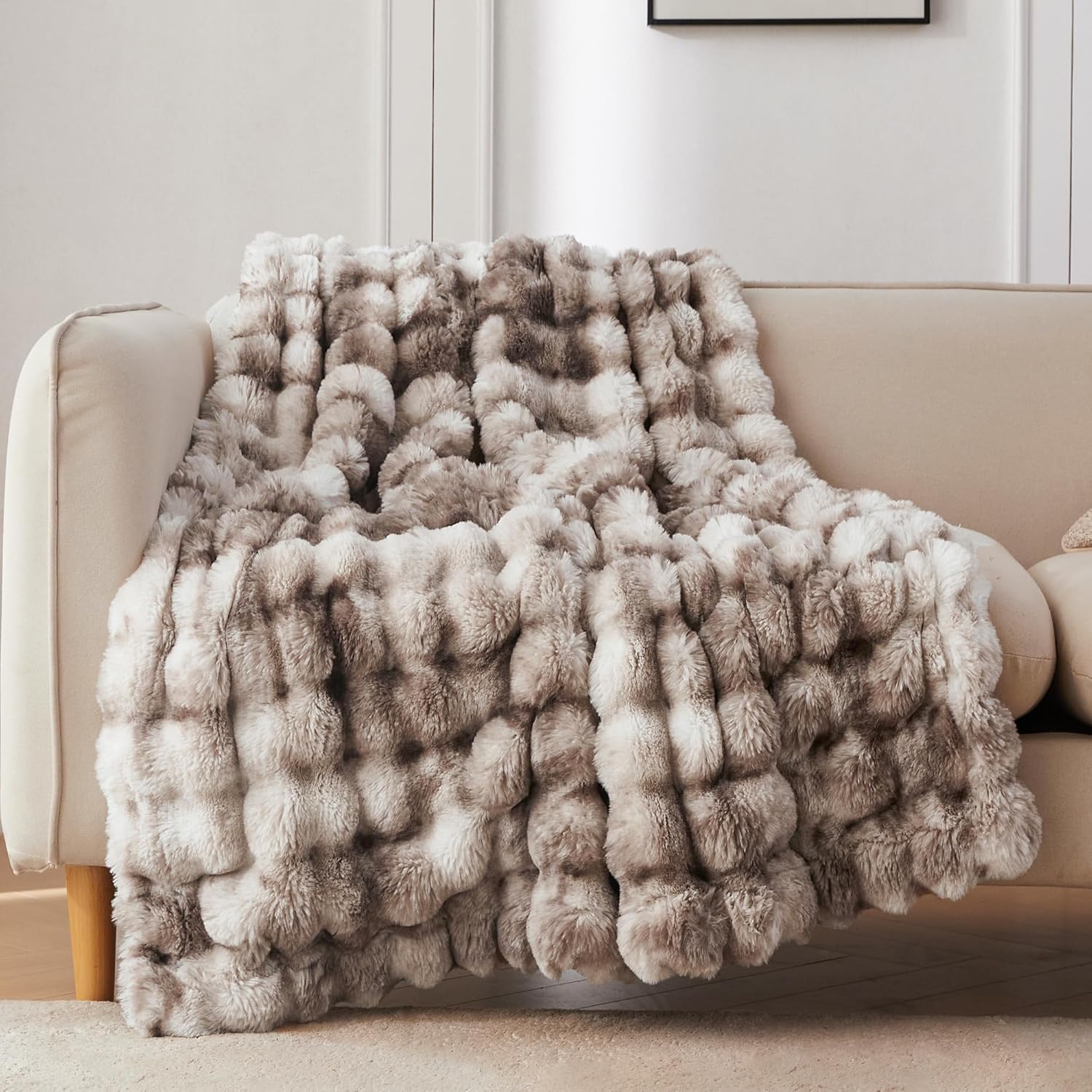 Faux Fur Throw Blanket for Couch, Cozy Soft and Fuzzy Plush Rabbit Fur Bubble Blanket